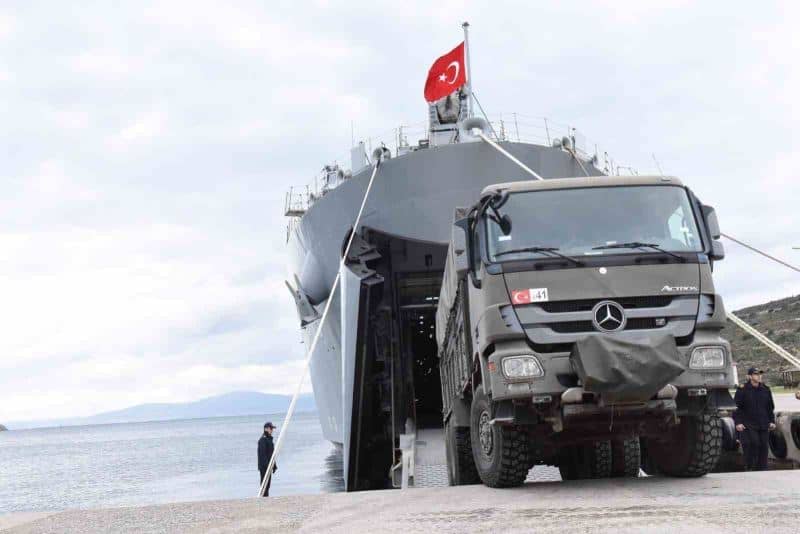 TCG Sancaktar ve TCG Bayraktar gemileri deprem bölgesine doğru yola çıktı.