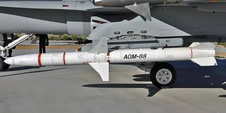 YERLİ AKBABA Füzesi AGM-88 HARM Füzesinin Yerini Alacak
